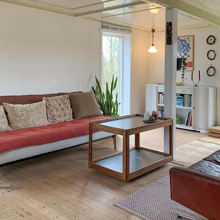 2 Bedroom Stunning In *